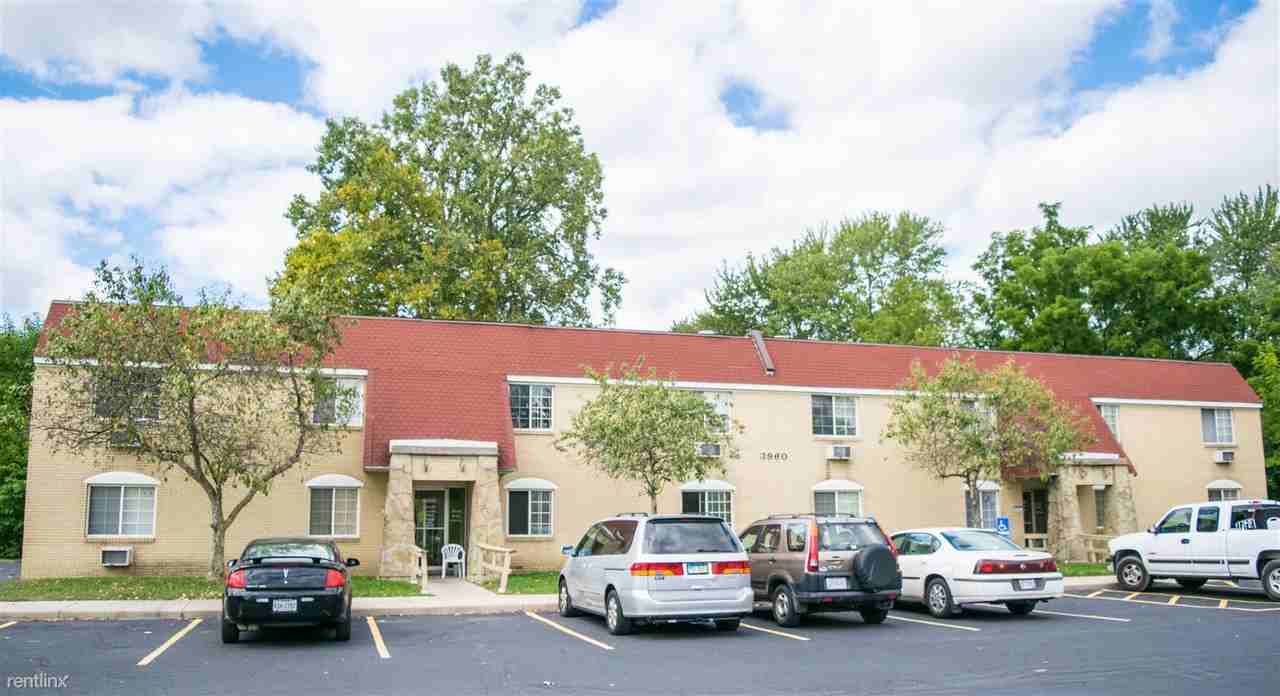 Airport Manor - Photo 2 of 6