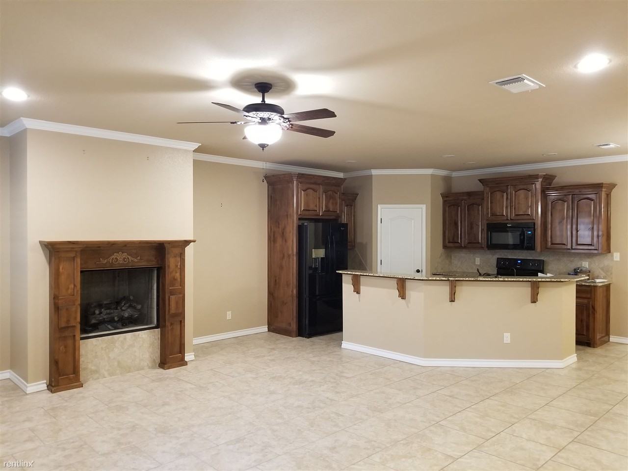 3215 Whittle Way - Photo 2 of 10