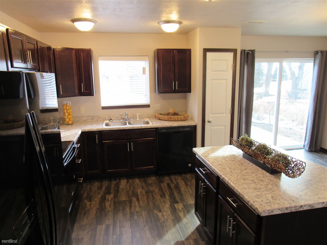 325 Jerry Pl - Photo 3 of 24