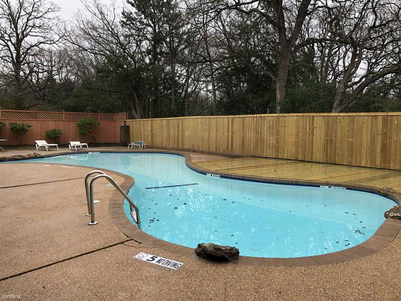 Oaks of Villa Maria - Photo 3 of 50