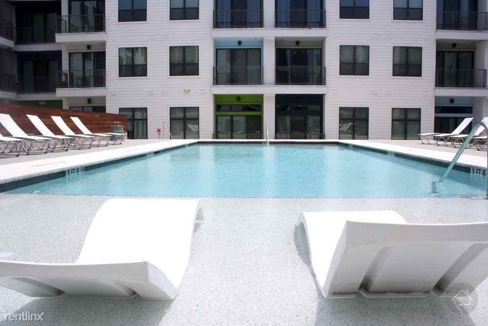 1103 E 6th St - Photo 2 of 20