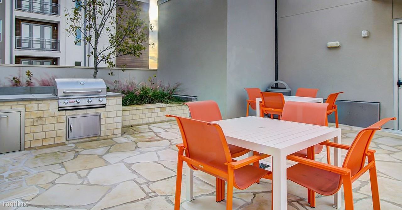 Urbanstyle Living In Westlake Hills Apartments in West Lake Hills