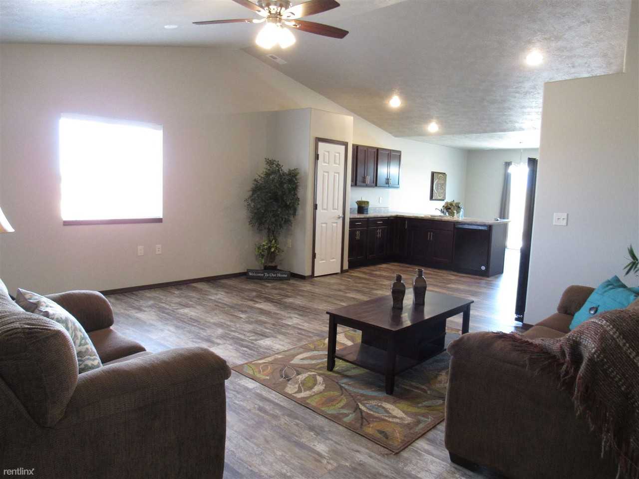 Ivy Town Homes - Photo 3 of 24