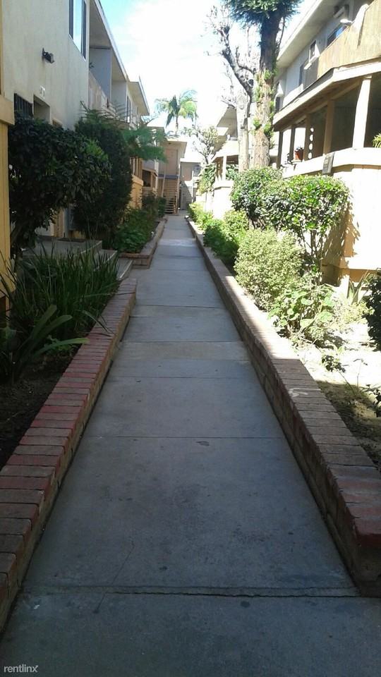 14015 Oxnard St - Photo 2 of 23