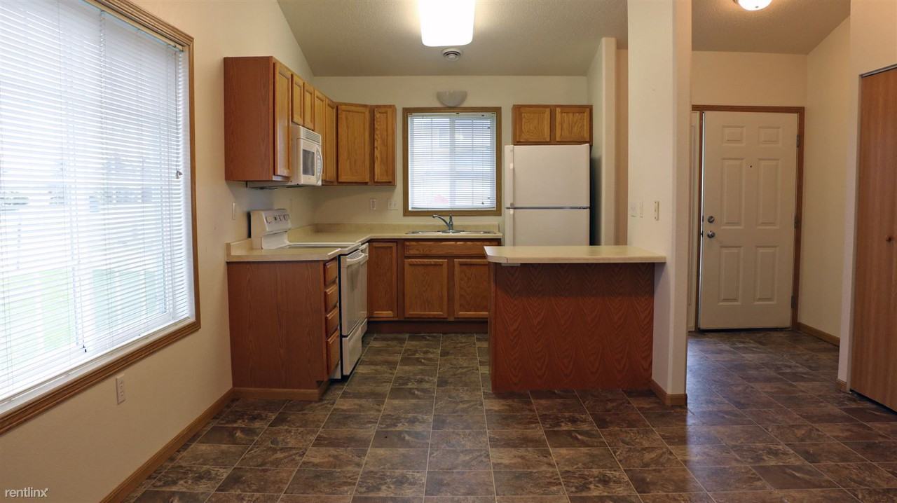 Belsly VII Townhomes Apartments 1318 Belsly Blvd, Moorhead, MN 56560