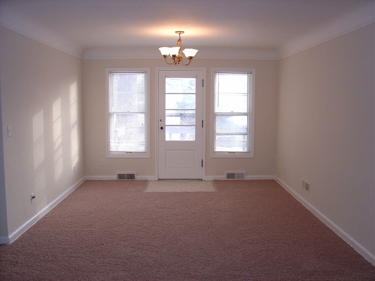4943 Hickory St - Photo 2 of 10