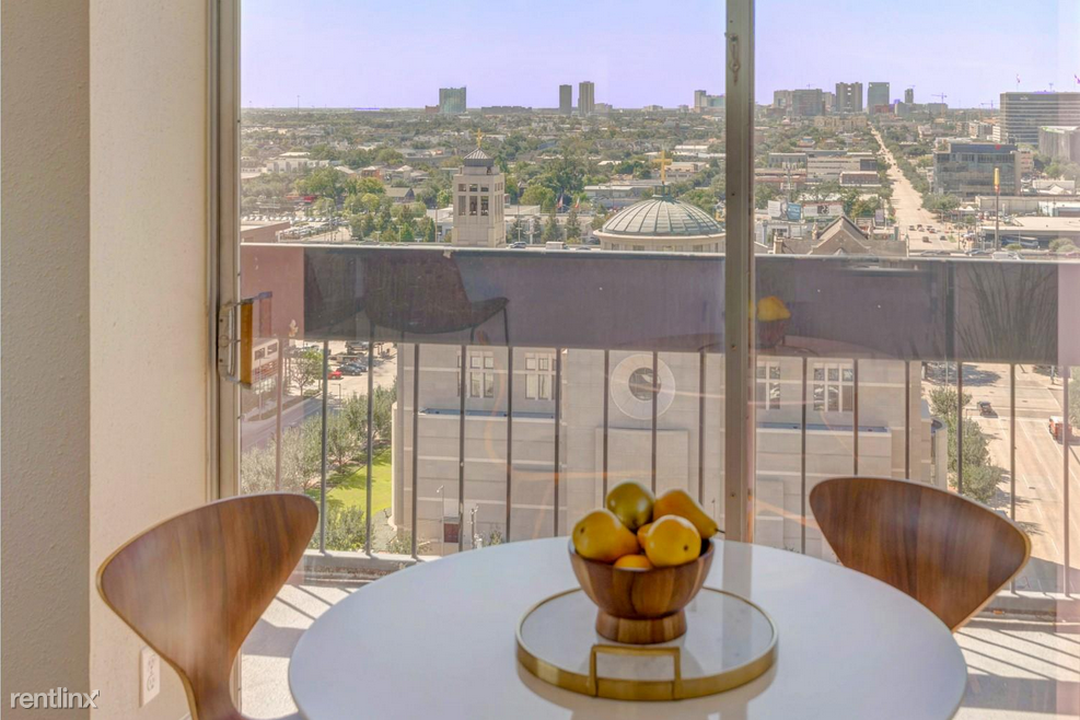 1611 Fannin St - Photo 3 of 10