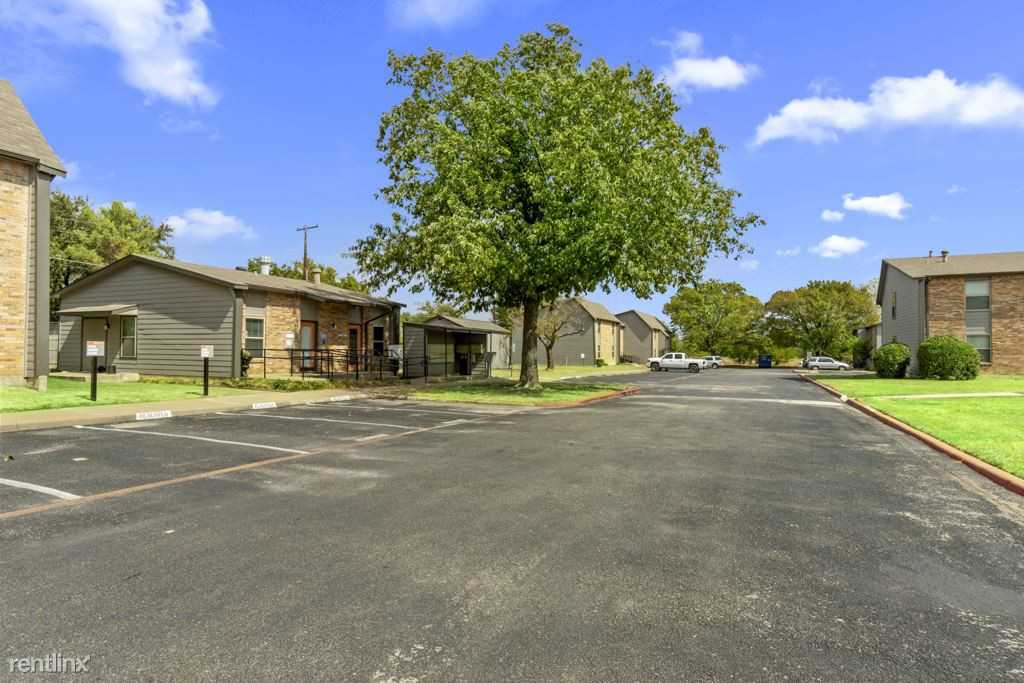 Cleburne Plaza - Photo 3 of 25