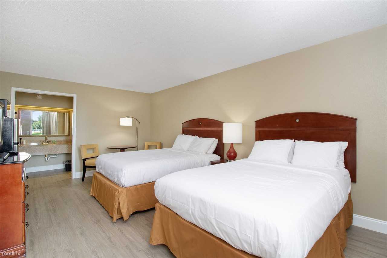 Stayable Suites Lakeland - Photo 2 of 7