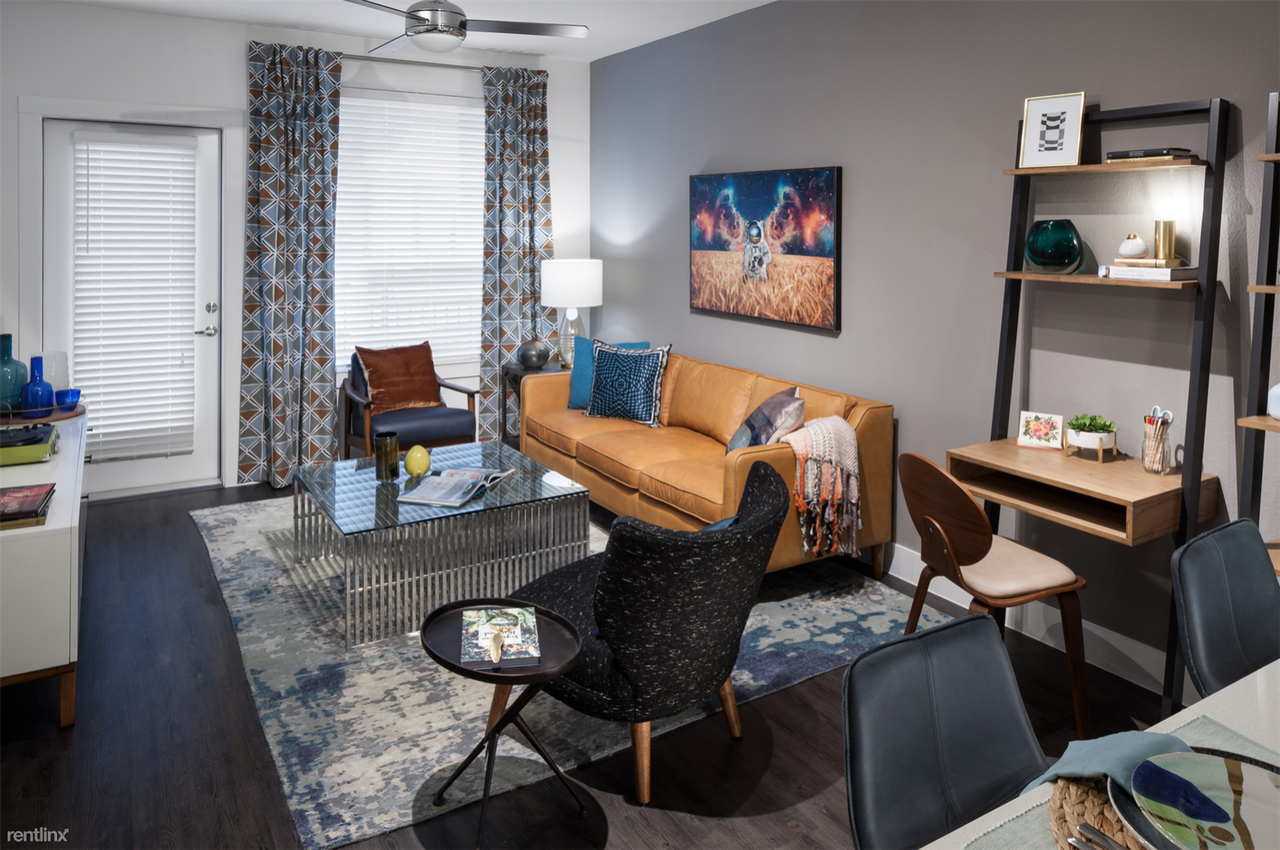 2201 E 6th St - Photo 2 of 16