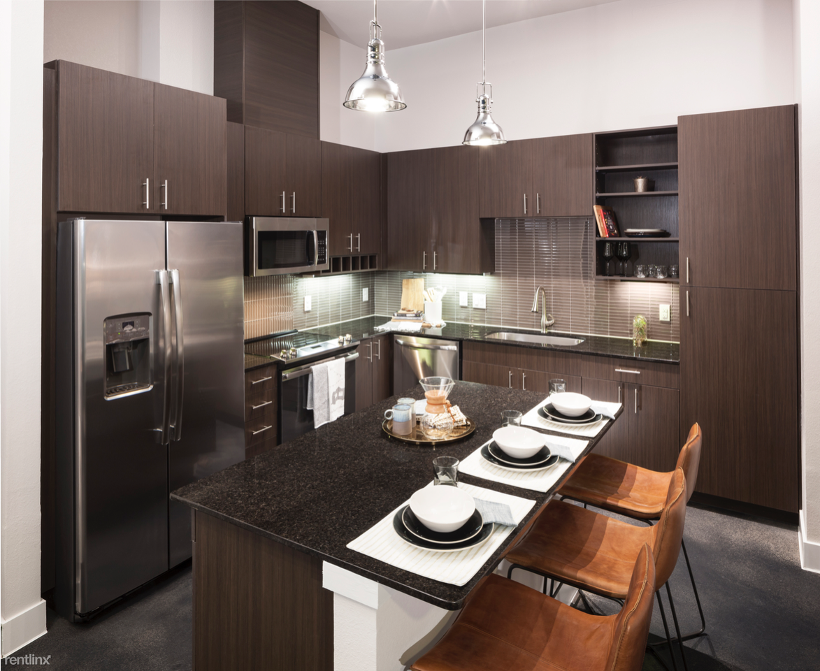 2201 E 6th St - Photo 3 of 16