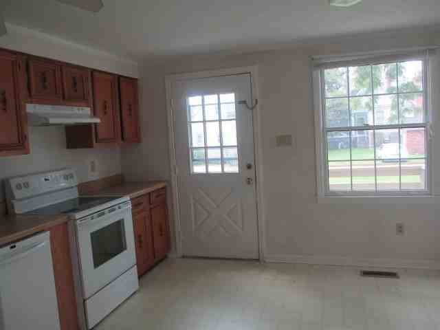 335 River Walk Dr - Photo 3 of 7