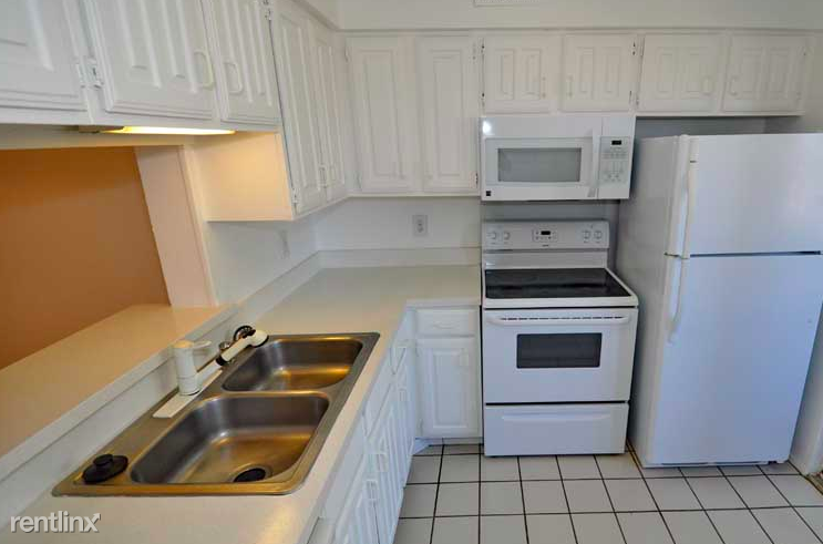 2610 Lakehill Ln - Photo 2 of 9