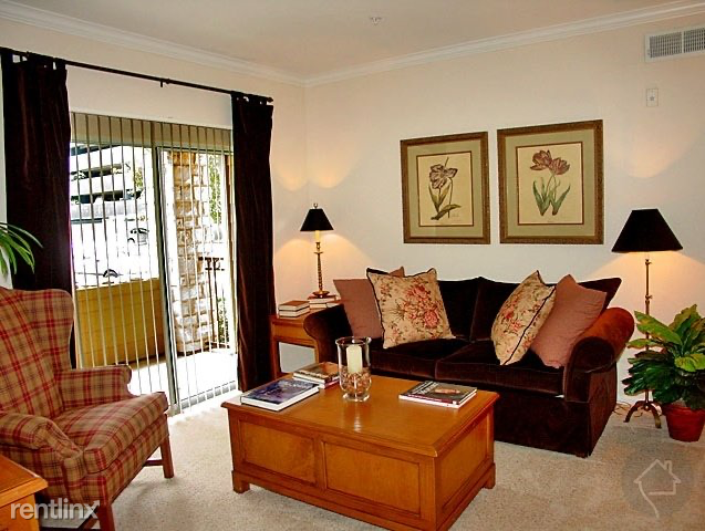 The retreat at Westchase - Photo 3 of 6