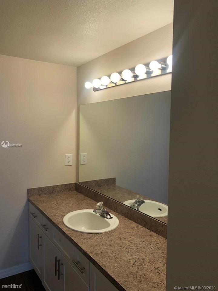 11730 SW 2nd St - Photo 3 of 22