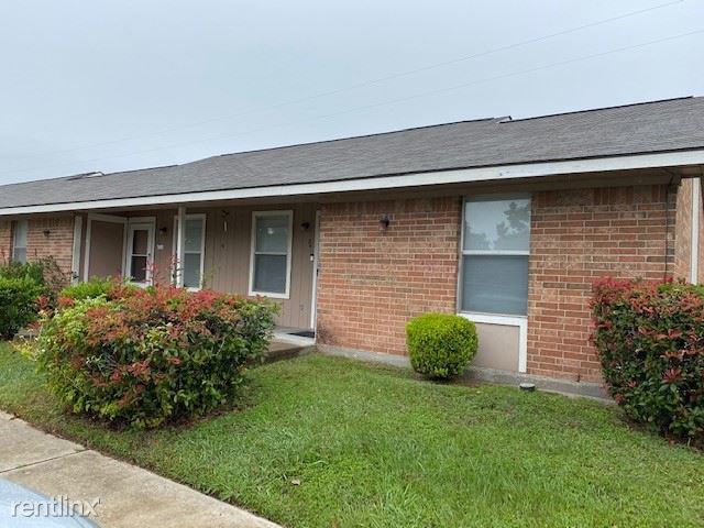 Navasota Manor - Photo 3 of 7