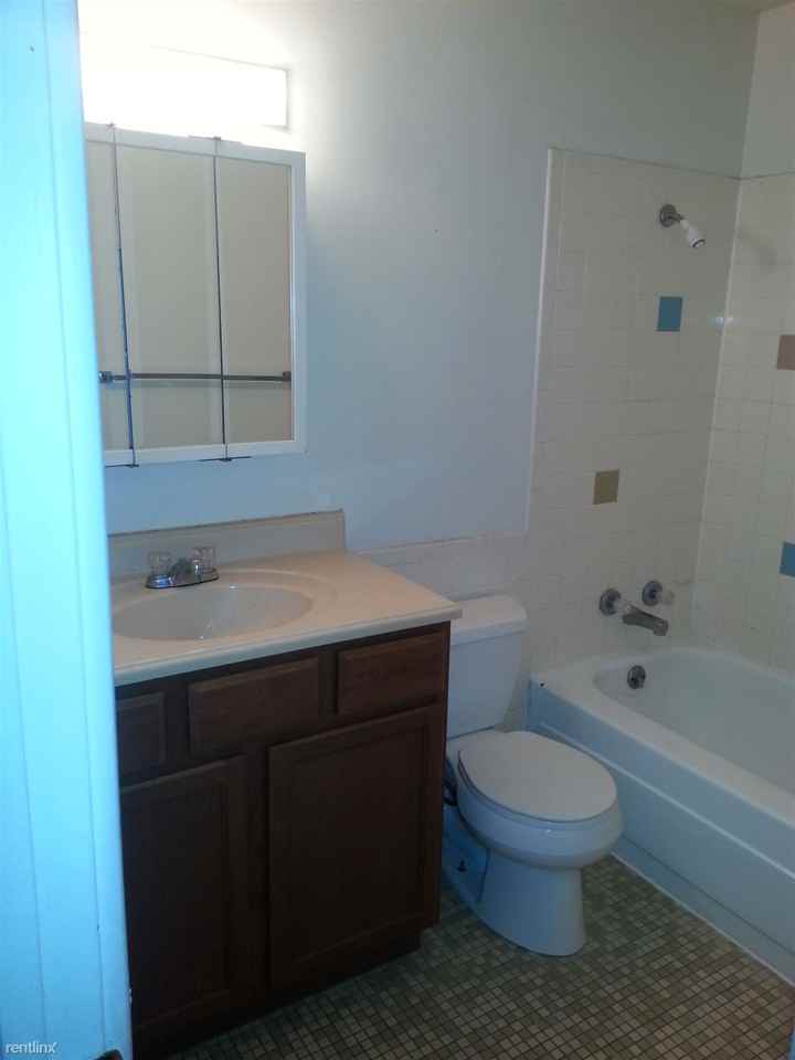 8415 Franklin Ave - Photo 3 of 5