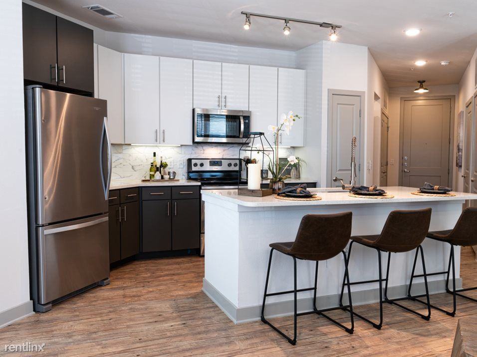 357 NW Newton Dr - Photo 2 of 13