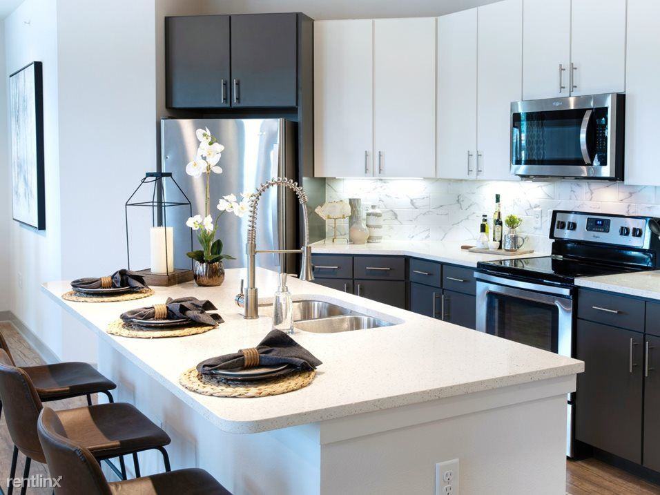 357 NW Newton Dr - Photo 3 of 13