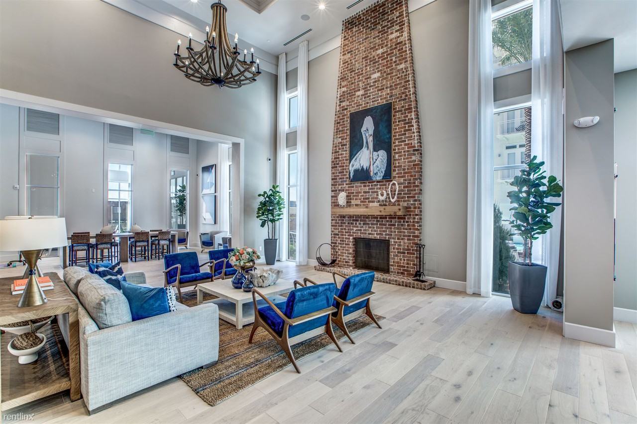 Far East 318 - Photo 2 of 11