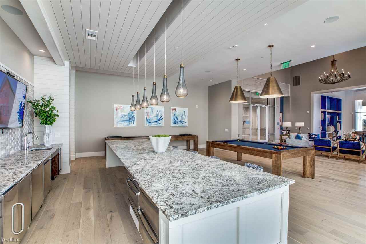 Far East 318 - Photo 3 of 11