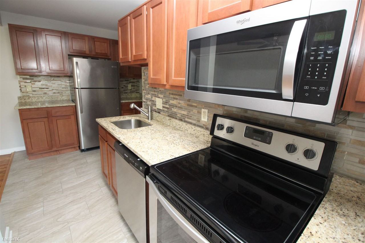 Sumner Place - Photo 3 of 24