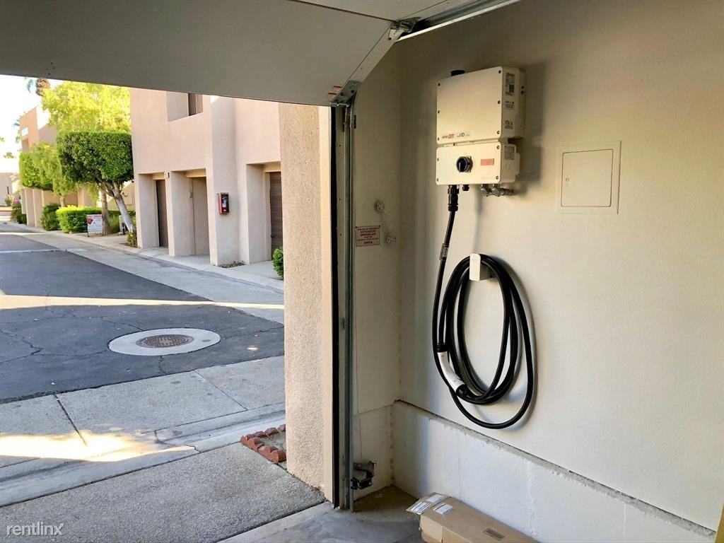 999 Village Sq S - Photo 2 of 12