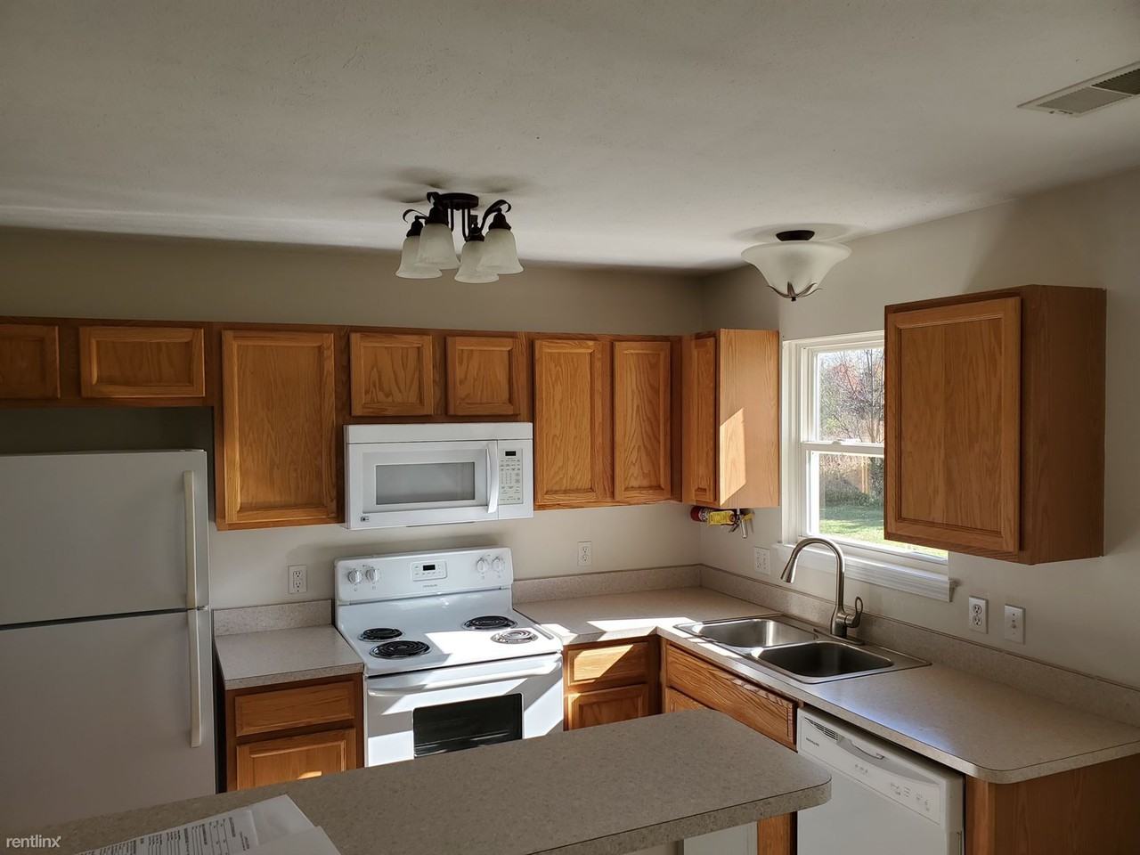 726 Cattail Ln - Photo 3 of 9