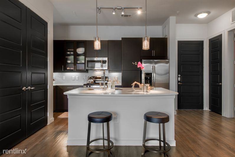 7600 Kirby Dr - Photo 2 of 9