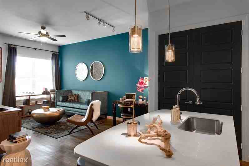 7600 Kirby Dr - Photo 3 of 9