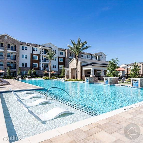 Tessa at Katy - Photo 2 of 3