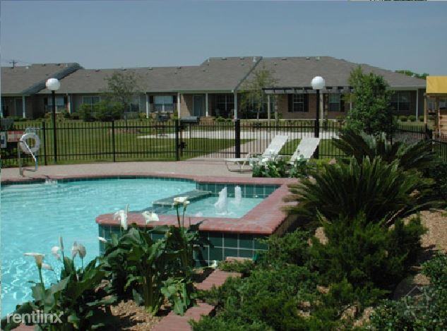 Lake Haven Apartments 1051 Columbia Memorial Pkwy, Kemah, TX 77565