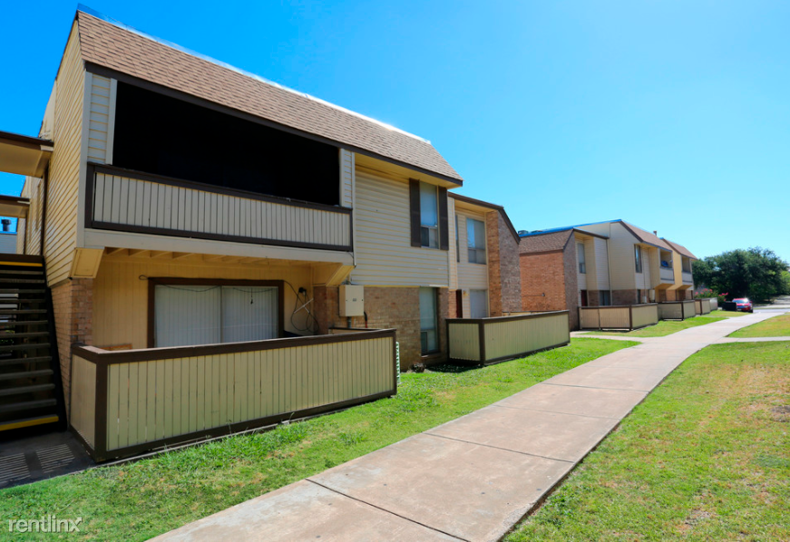 Estrada Apartments - Photo 2 of 12
