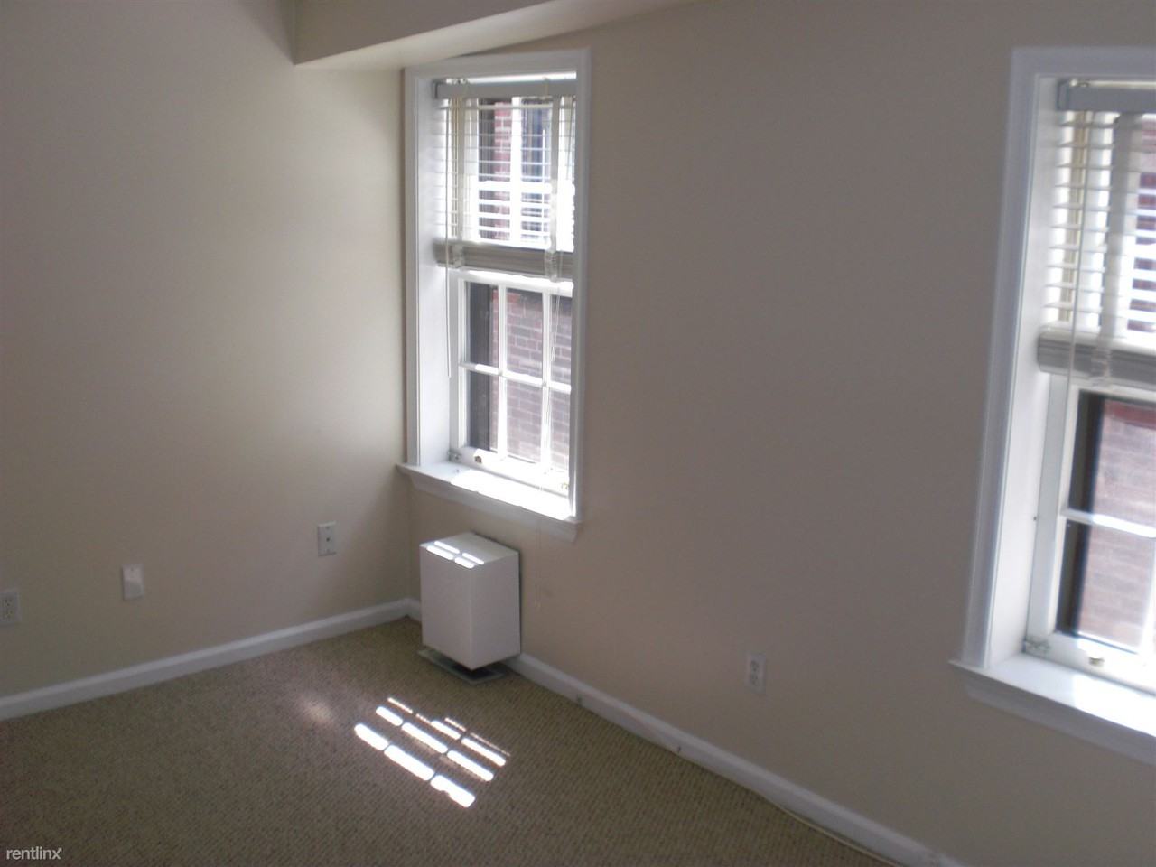 3408 Sansom St - Photo 3 of 4