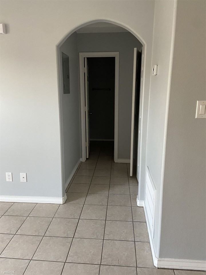 509 E Pike Blvd - Photo 2 of 7