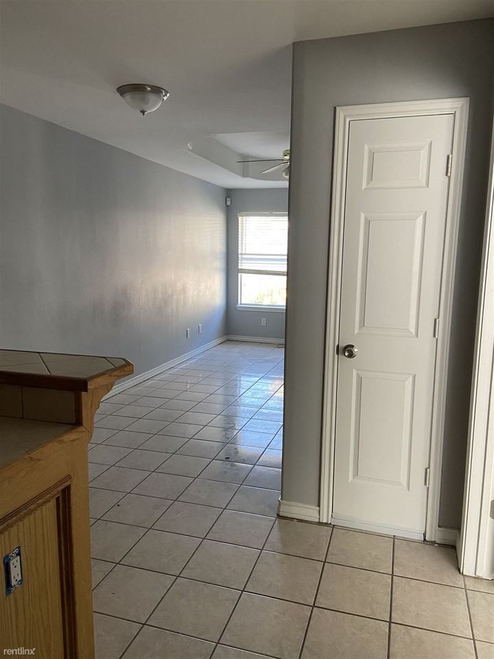 509 E Pike Blvd - Photo 3 of 7