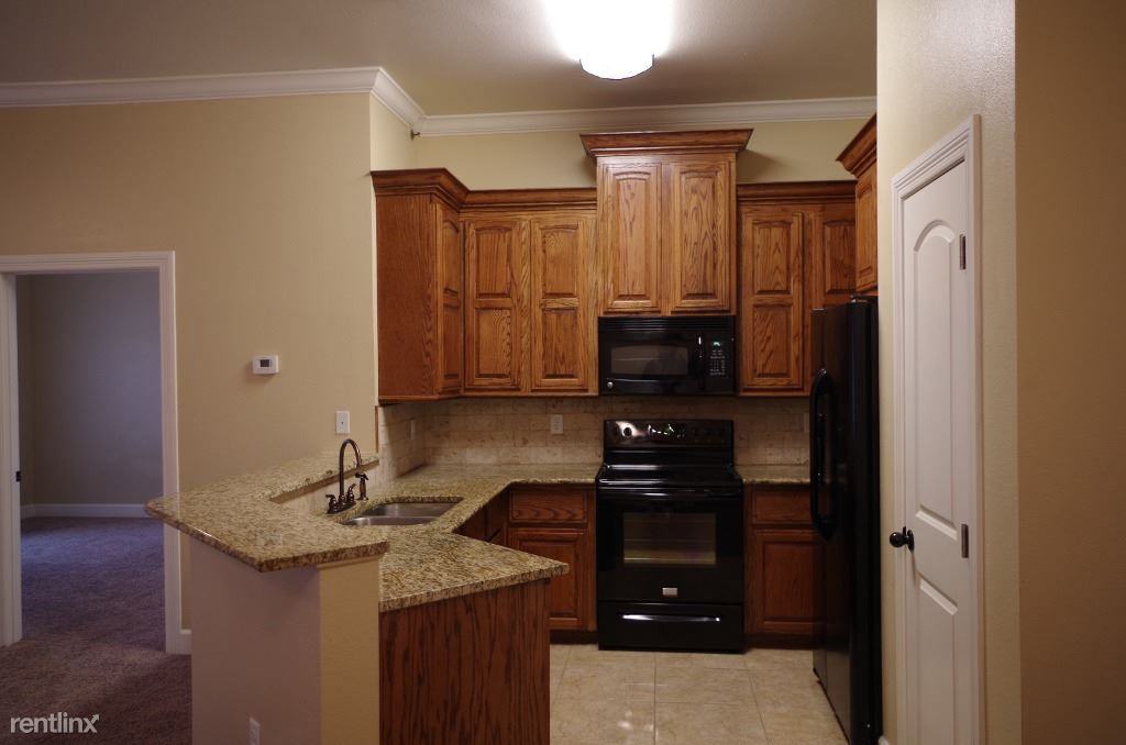 Arbors of Mineola - Photo 3 of 11