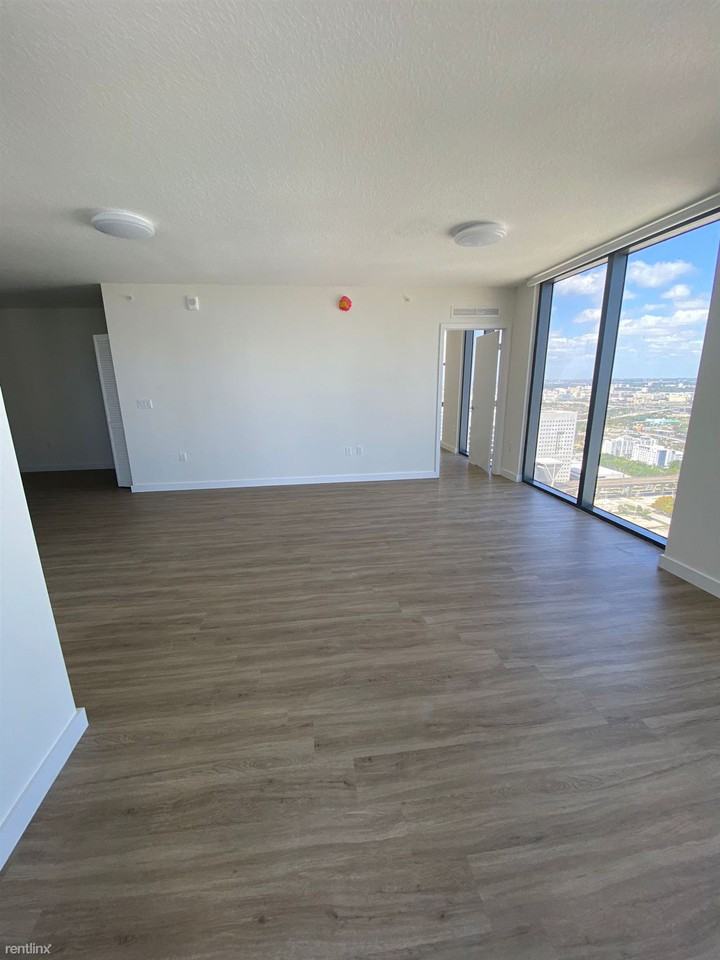 55 NE 5th St - Photo 2 of 20