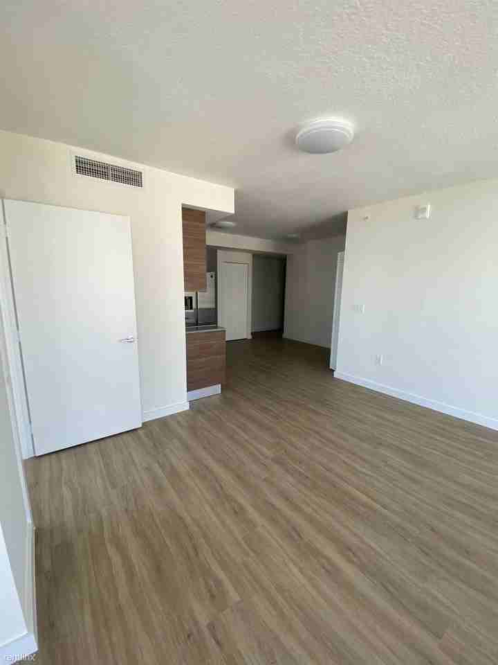 55 NE 5th St - Photo 3 of 20