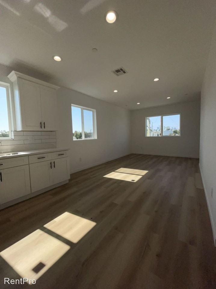 1002 E 33rd St - Photo 2 of 19