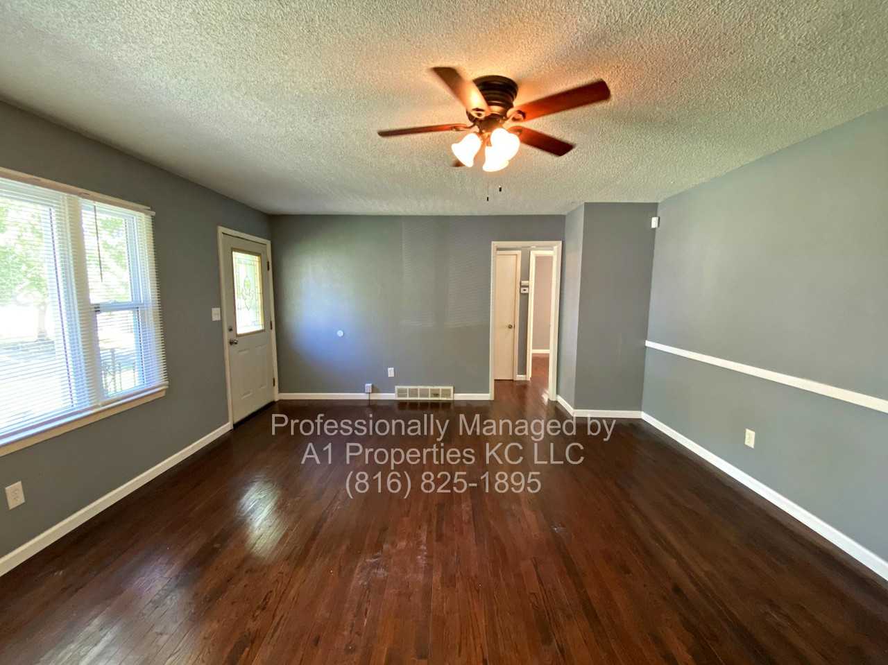 504 N Rogers St - Photo 2 of 10