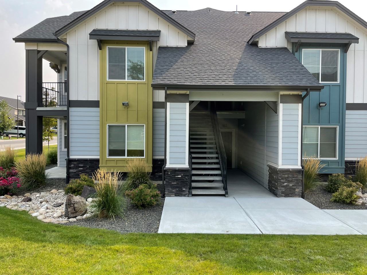 2671 N Fastwater Ave - Photo 2 of 33