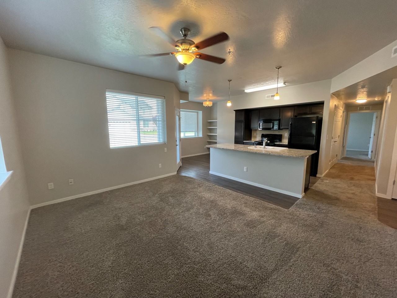 2671 N Fastwater Ave - Photo 3 of 33