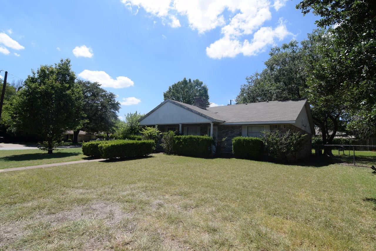 526 Phoenix Dr - Photo 2 of 20