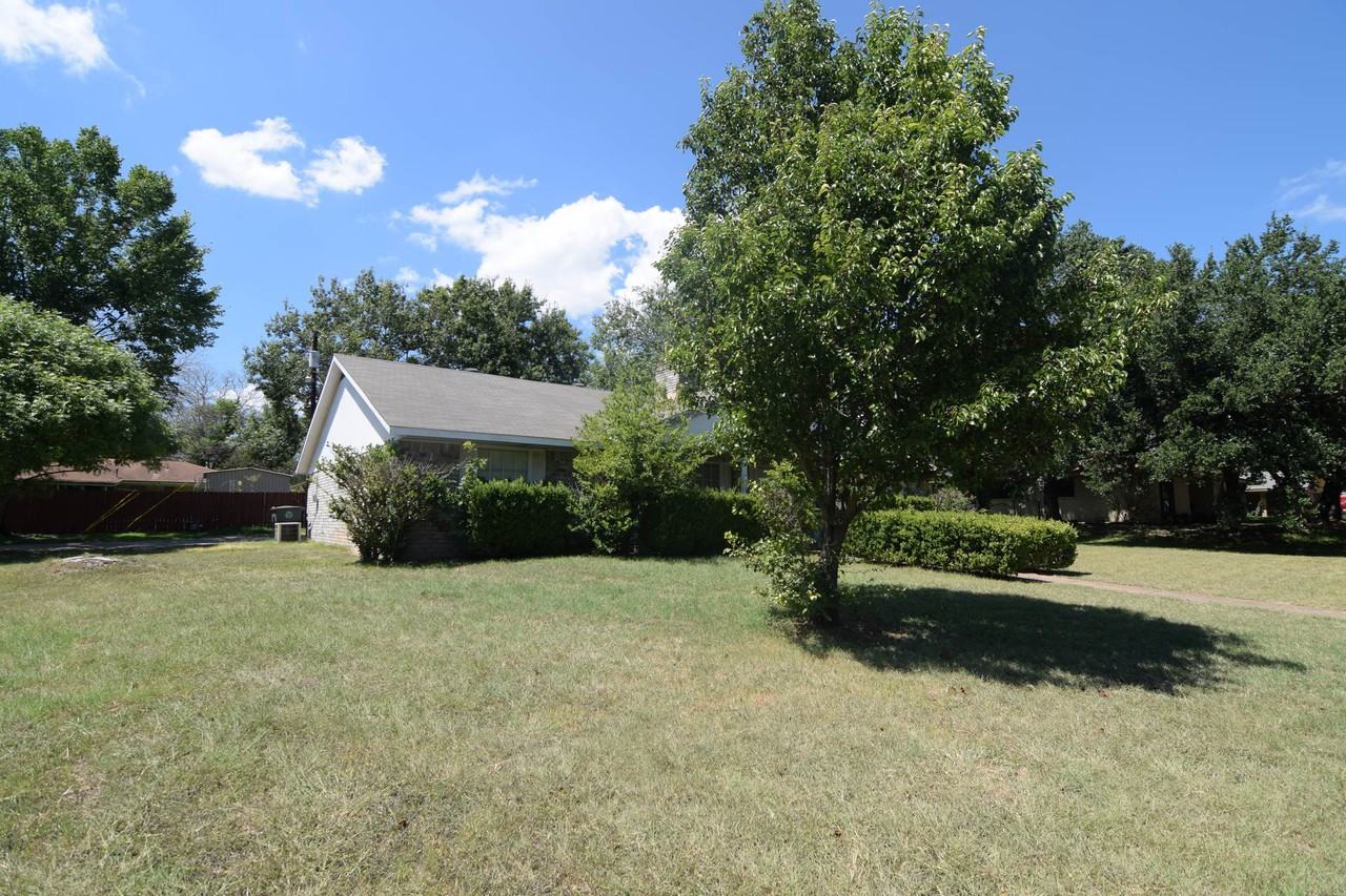 526 Phoenix Dr - Photo 3 of 20