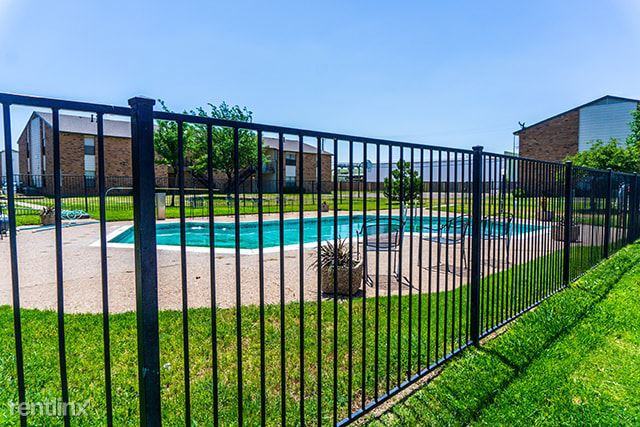 Cross Timbers at Grand Street - Photo 2 of 14