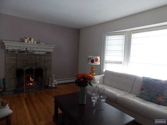 5 Pickwick Ln - Photo 2 of 13