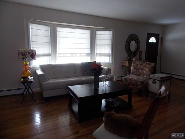 5 Pickwick Ln - Photo 3 of 13