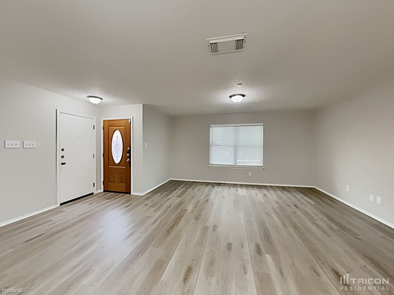 10619 Manor Crk - Photo 2 of 16