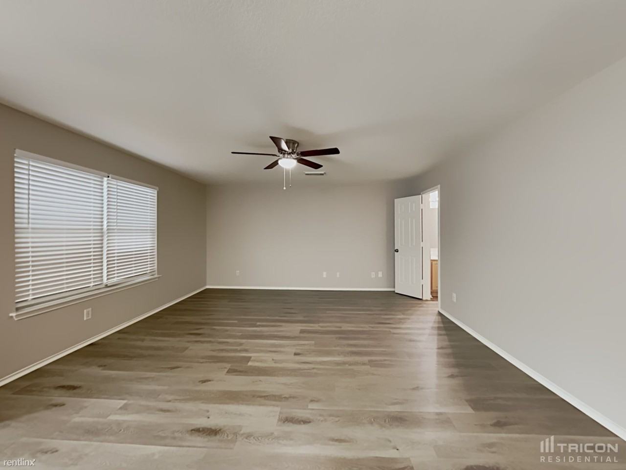 10619 Manor Crk - Photo 3 of 16